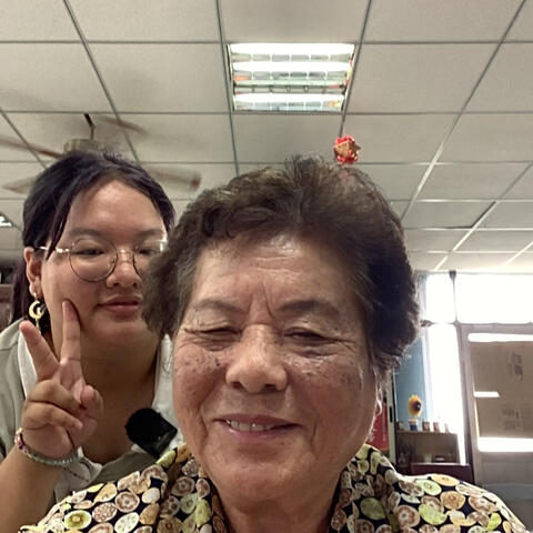 與奶奶合照